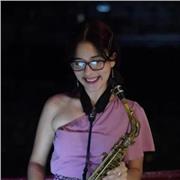 Soy profesora de saxofón y piano y me gusta impartirle clases a niños y jóvenes